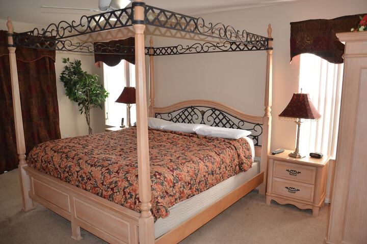 Room 5 of 12