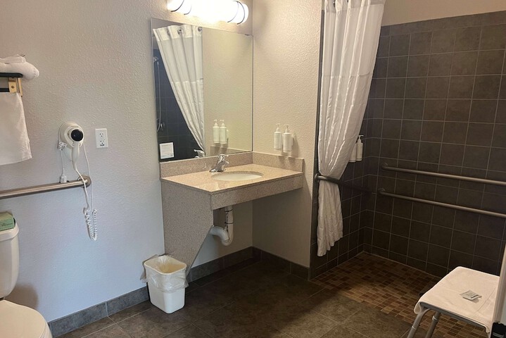 Room 21 of 40