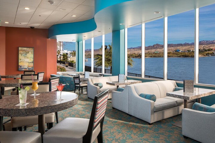 Lounge 42 of 45