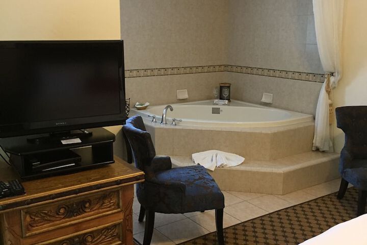 Room 119 of 221