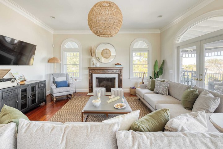 Haven by Avantstay Luxury Beachfront Home w / Pool & Gorgeous Patios
