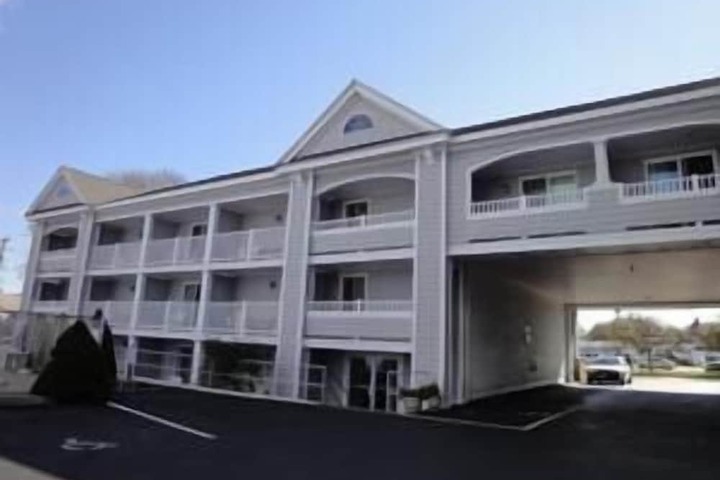 Hyannis Travel Inn