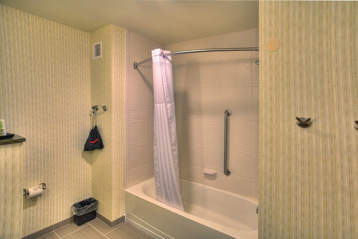 Room 21 of 33