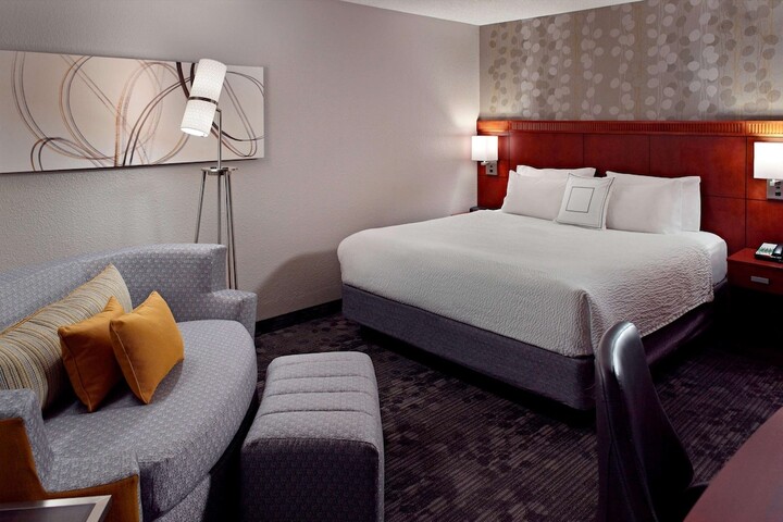 Room 12 of 27