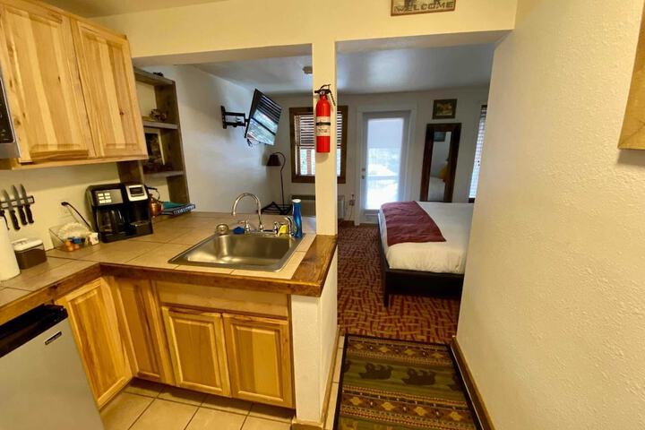 The Green Mountain Falls Lodge