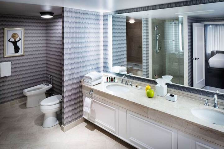 The Logan Philadelphia Curio Collection by Hilton