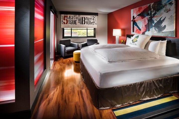 Room 28 of 35