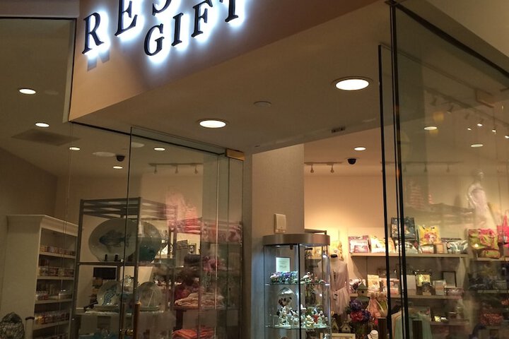 Gift Shop 117 of 121
