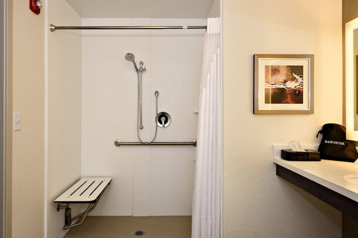 Room 21 of 34