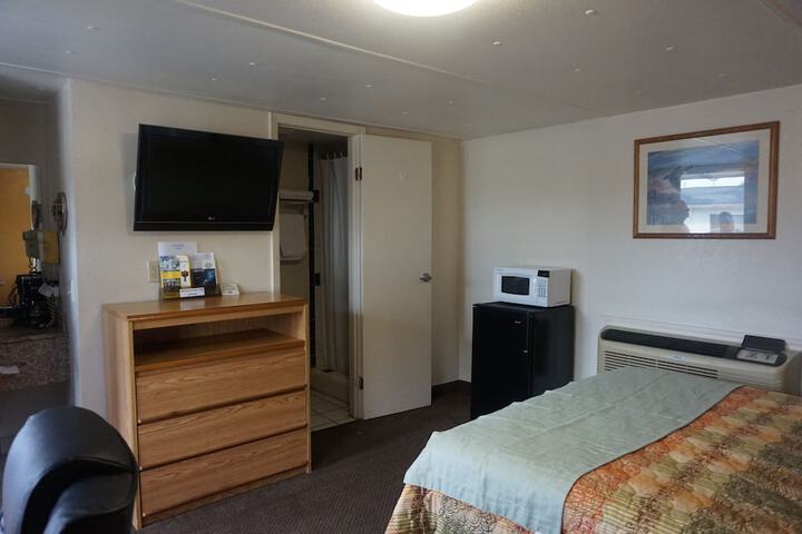 Room 10 of 30
