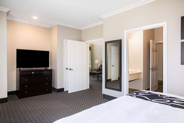 Room 28 of 46