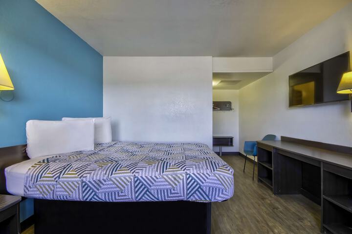 Room 25 of 43
