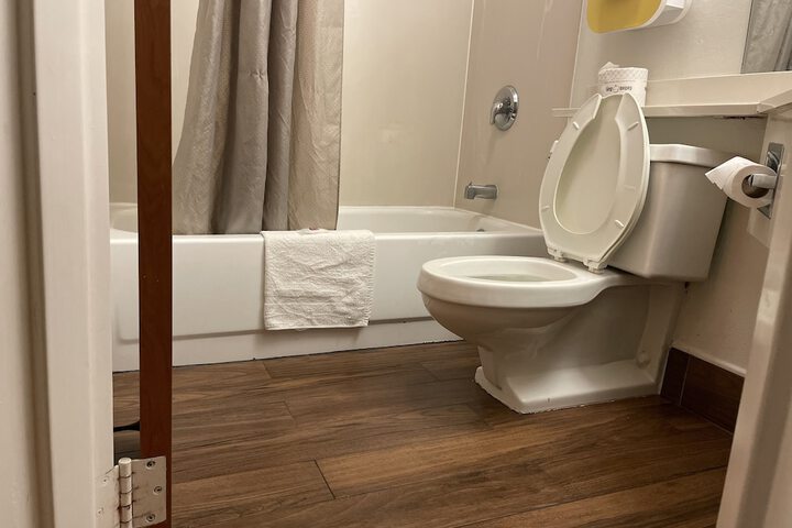 Room 10 of 29