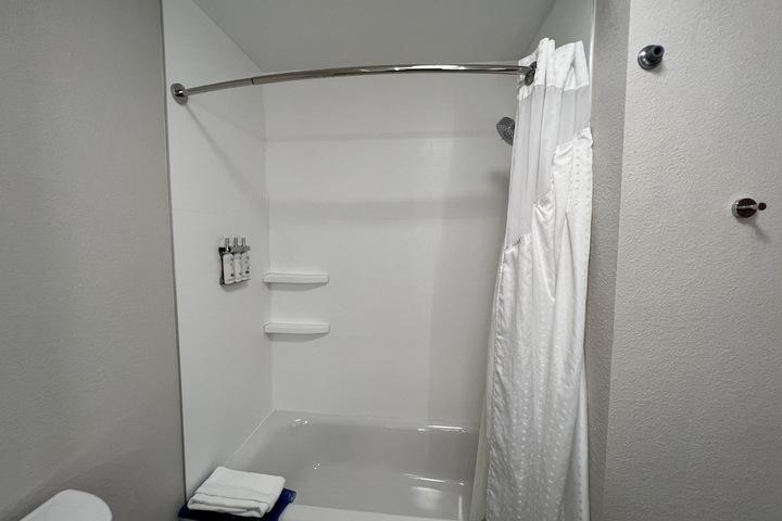 Room 10 of 29
