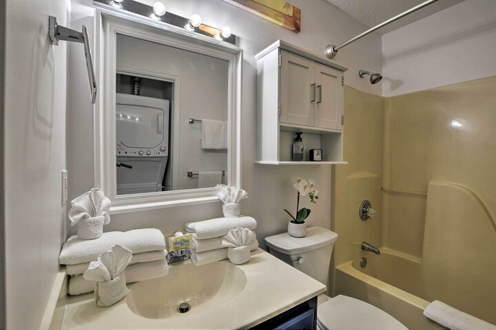 Little River Condo With Balcony & Pool Access!