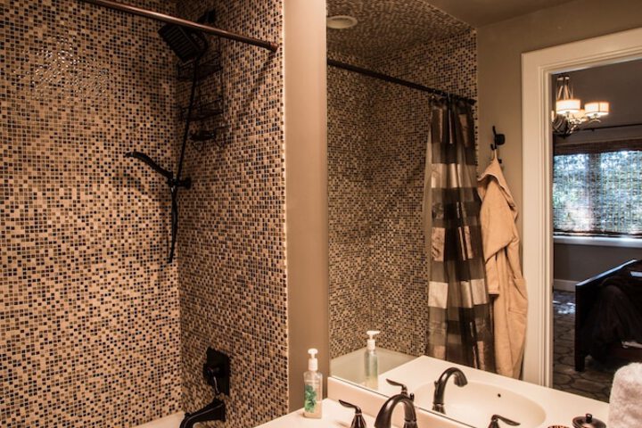 Room 42 of 100