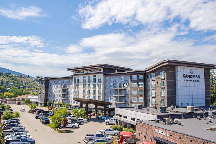 Sandman Signature Kamloops Hotel
