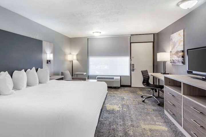 Room 25 of 43