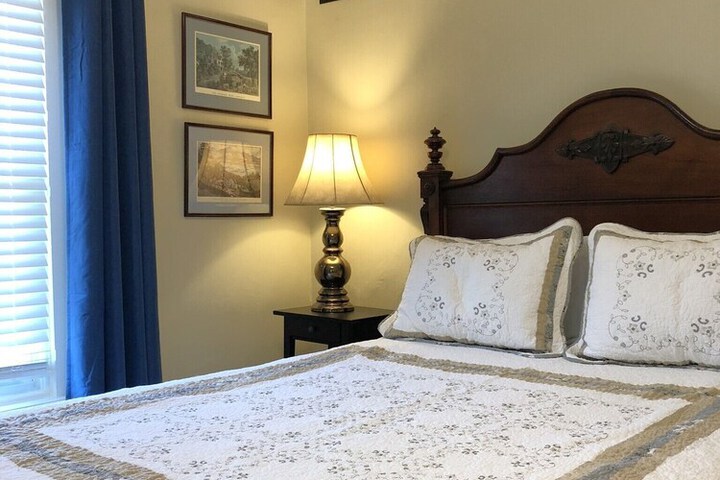 The Vine Bed & Breakfast LLC