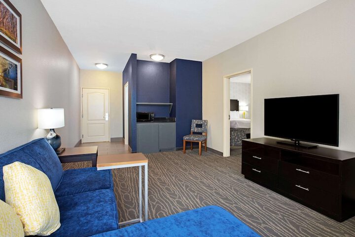 Room 21 of 32
