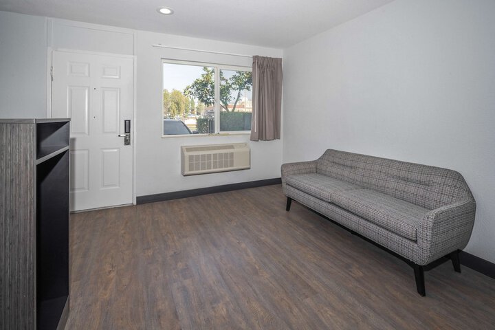 Room 16 of 30