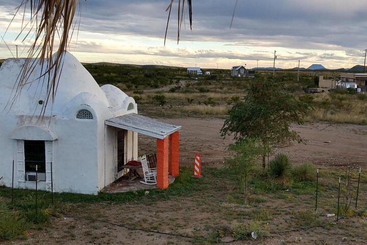 La loma del chivo Llc Stone Cottage alternative building