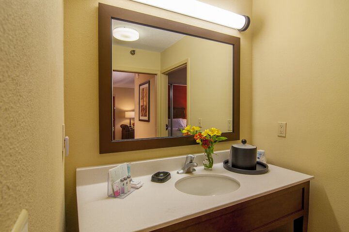 Room 32 of 60