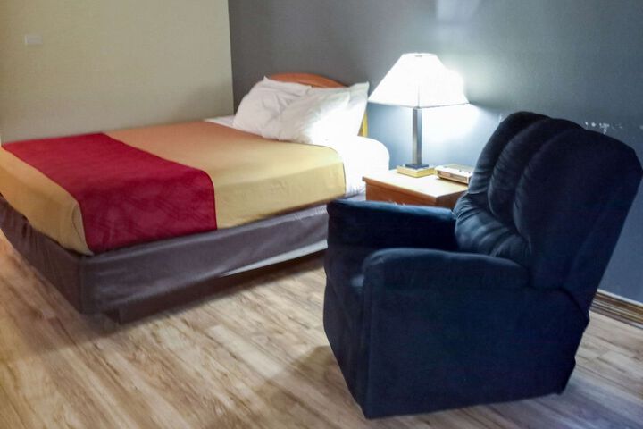 Room 40 of 77