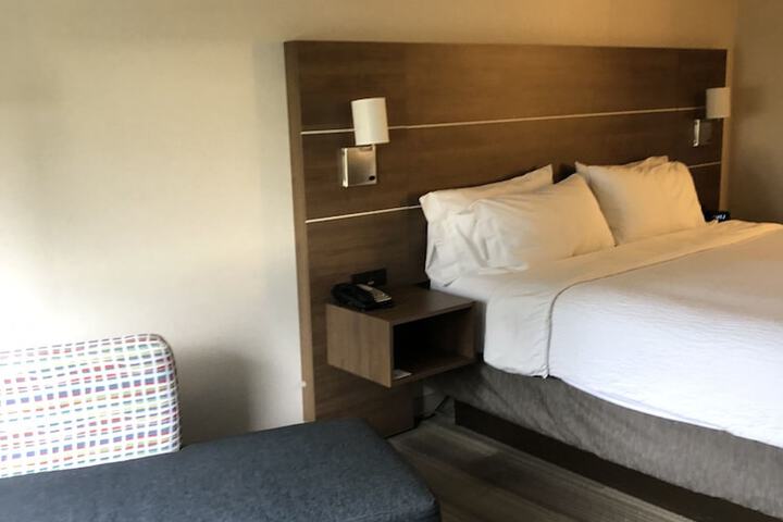 Holiday Inn Express Mt. Vernon by IHG