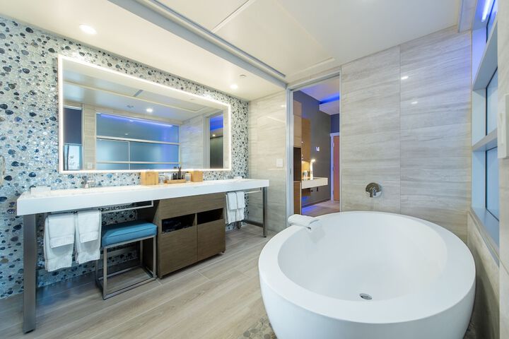Shade Hotel