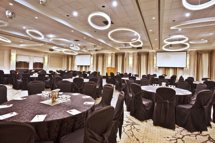 Crowne Plaza Kitchener-Waterloo by IHG