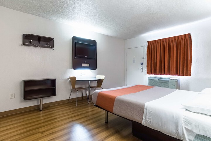 Room 28 of 30