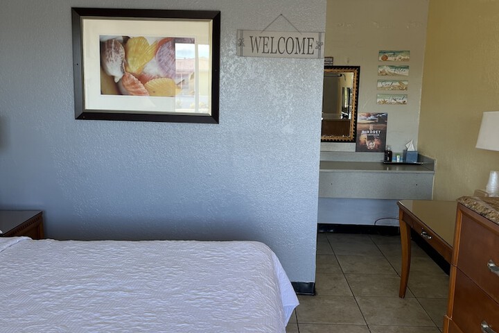 Room 8 of 34