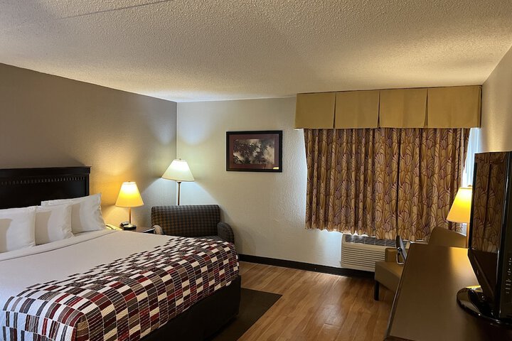 Red Roof Inn & Suites Mt. Holly - McGuire AFB