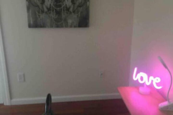 Lovely one bedroom with free parking
