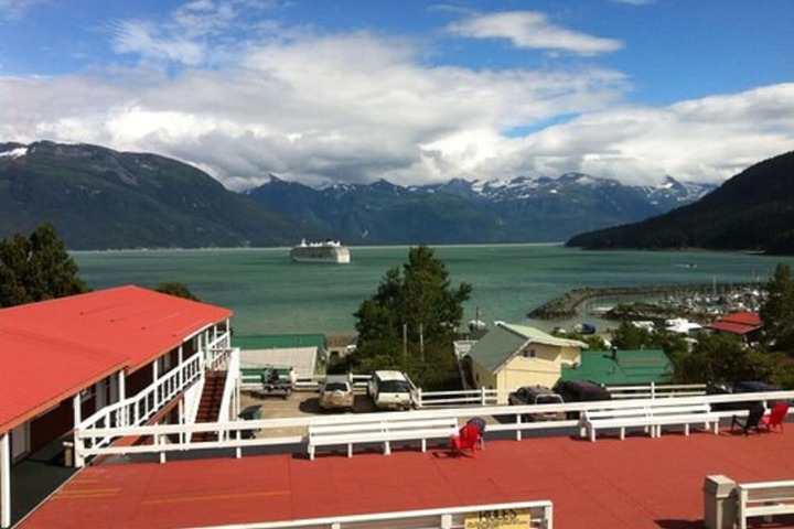 Sundeck 44 of 52