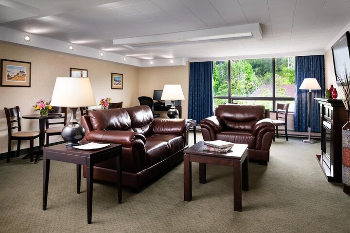 Greenwood Inn & Suites
