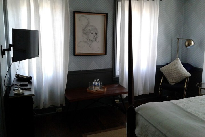 Room 21 of 42