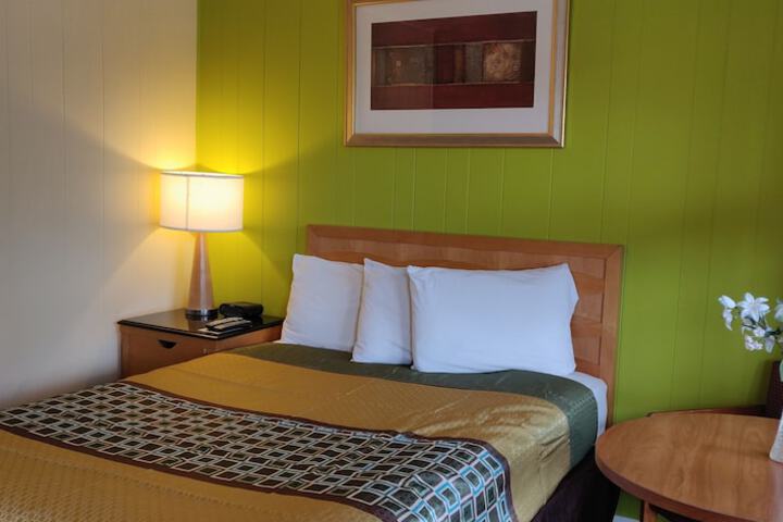 Pinebrook Motel