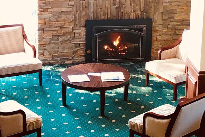 Lounge 56 of 76
