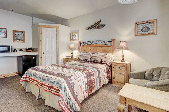 Eagle Fire Lodge & Cabins