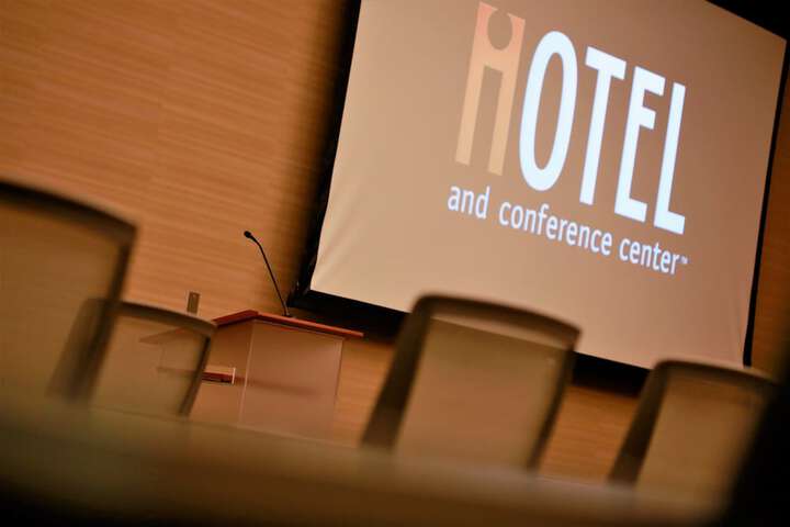 I Hotel & Illinois Conference Center