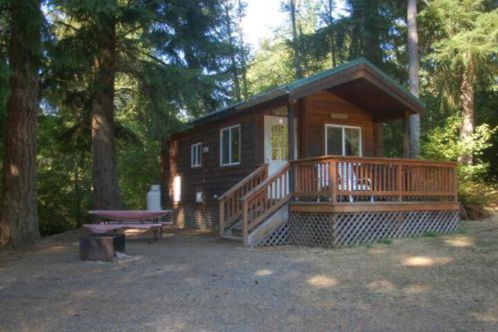 Chehalis Camping Resort Bunkhouse Cabin 6