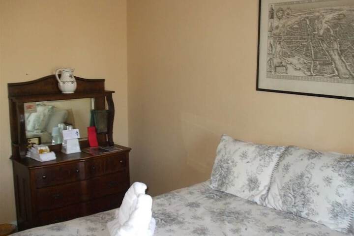 Room 26 of 49