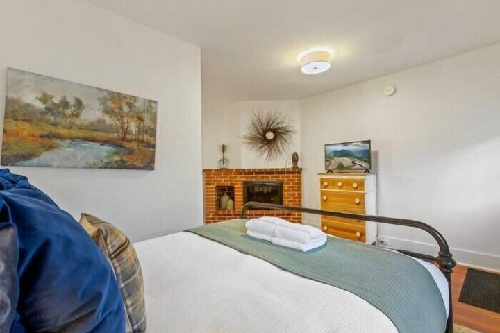 The Aurora Inn & Cottages