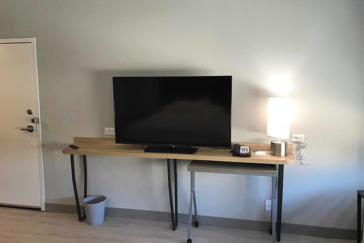 Room 18 of 65