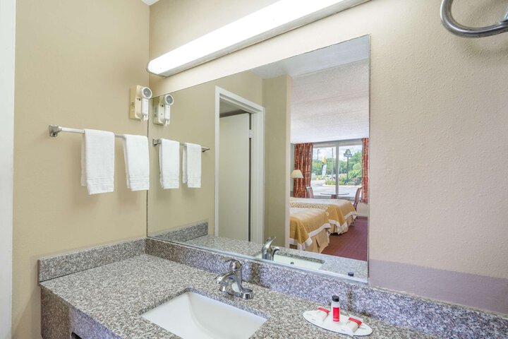 Room 12 of 14