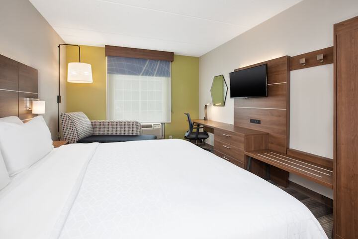Room 27 of 53