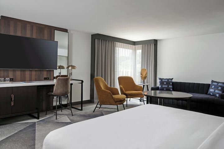 Room 4 of 39