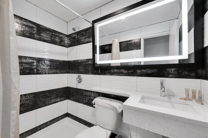 Room 30 of 43